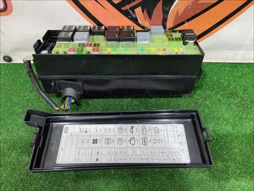 LR063107 - Блок запобіжників RANGE L405 FPLA-14290J-CC