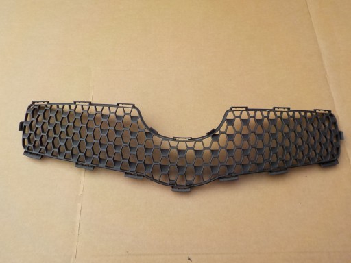 grid grill of a bumper toyota yaris II 53111-0D140