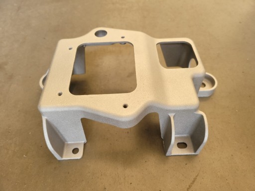 84059648, GM84059648 - 2016-2023 camaro zl1 кронштейн крепления контроллера насоса, салазок, задней балки