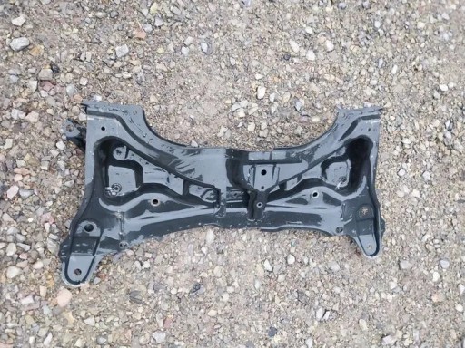 P92 - Сани траверса балка передня toyota yaris iii 14r запчастини
