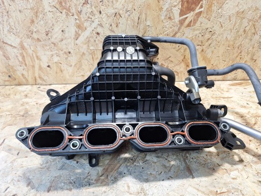intake manifold 1105869901 Toyota Auris II 1.8 Hybryda