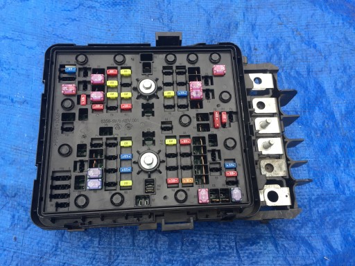 Jeep grand cherokee wl 21 22 електричний блок запобіжників кузовний модуль