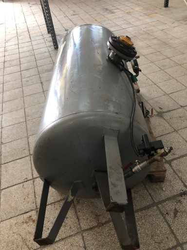 ВЕРТИКАЛЬНИЙ РЕЗЕРВУАР СТИСЛЕНОГО ПОВІТРЯ 500 Л 11 БАР