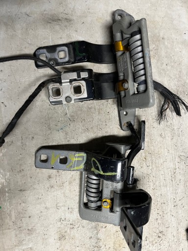 254556 - ПЕТЛЯ ЗАДНЯЯ ЛЕВАЯ/ПРАВАЯ E61