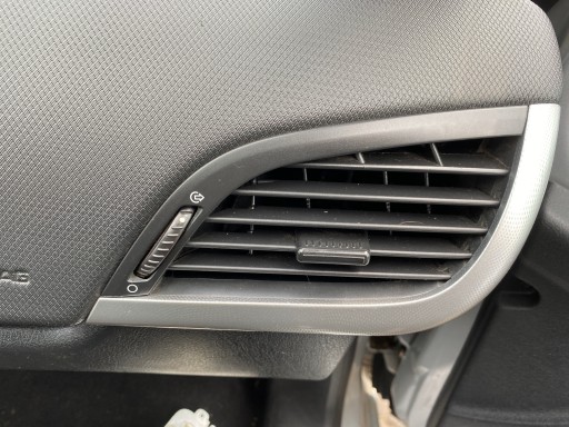 grid air conditioning devices air right of the passenger Peugeot 207 SW 07-13