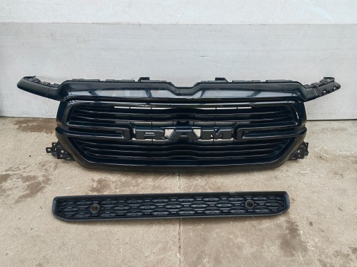 Решітка DODGE RAM ЧОРНА 19-20-21