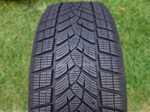 GOODYEAR ULTRAGRIP PERFORMANCE 215/55/18 2020