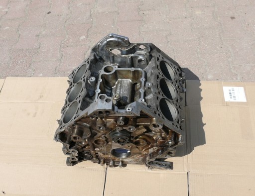 BLOK of the engine bearing AUDI A6 C6 3.2 FSI V6 255KM AUK 04-08r. 06E103021AA