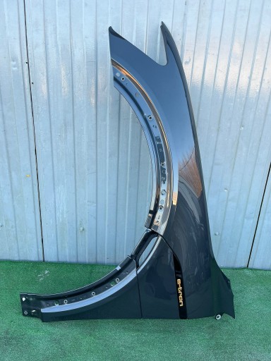 Audi e tron 4ke переднє крило ліве сіре lx7l в кольорі