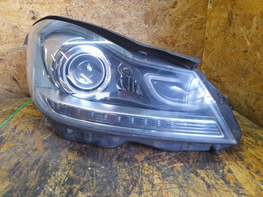 MB W204 Lift лампа права передня ксенонова Світлодіодна ILS