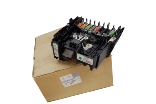 Блок предохранителей аккумуляторного модуля c4 picasso 9675350280