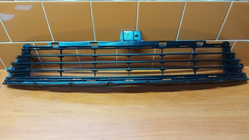 grid of a bumper central front front TOYOTA AURIS II 15- LIFT