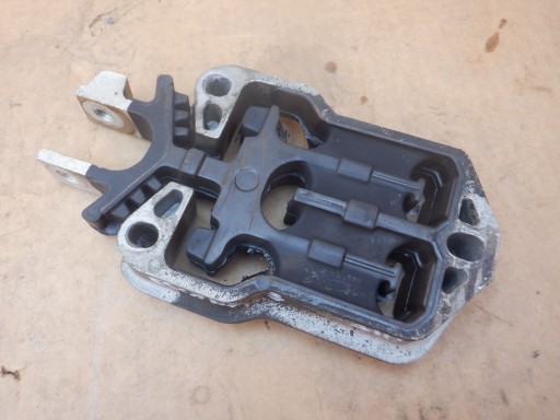 LX61-6P082-DB - ПОДУШКА КОРОБКИ НИЖНЯЯ FORD ESCAPE MK4 США