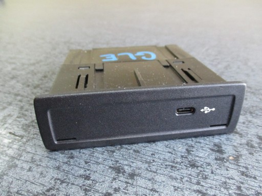 Перемикач роз'єм USB порт Mercedes GLE