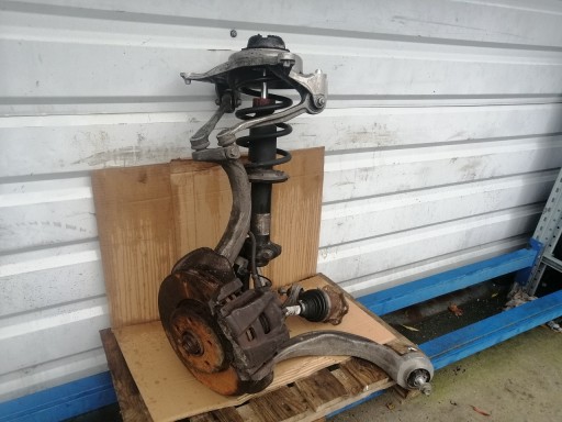 8K0413031AF - AUDI A4 B8 A5 MCPERSON кросовер передній правий