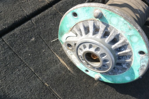 shock absorber front left BMW 3-SERIA F30 330e LCI