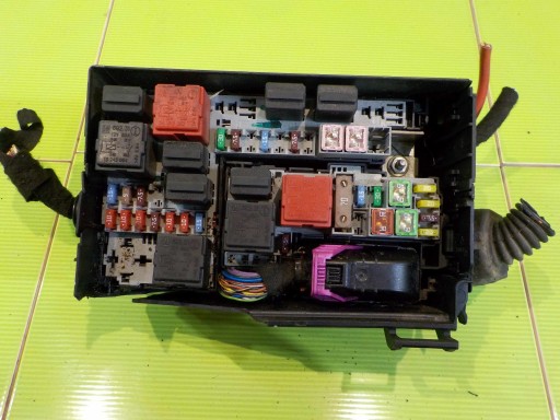 Блок запобіжників opel corsa d 1.0 b 08r