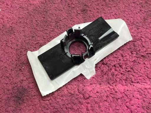 bracket of the sensor PDC front Volkswagen Transporter - Caravelle T6 7LA919494B