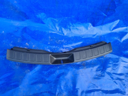 Lexus UX пластик для заднього ременя