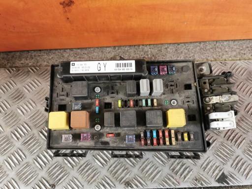 Блок предохранителей opel oe 1.6b 13206751