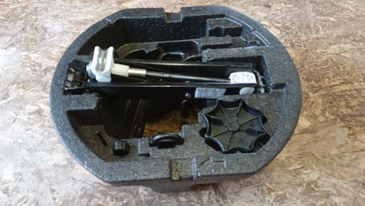 6R0011031K - SKODA FABIA III РЕМКОМПЛЕКТ РЫЧАГА УХА 19R