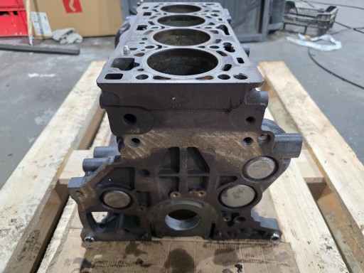 BLOK Motore AUDI VOLKSWAGEN SEAT SKODA 2.0 TDI CRL 03N023A 8/26