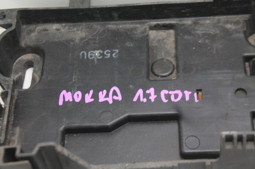 držač akumulatora 95418182 OPEL MOKKA A 1.7 CDTI 12-19