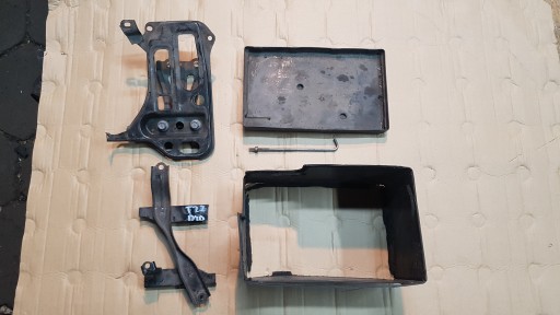 Тойота Авенсіс Т27 09-14 підстава батареї Д4Д