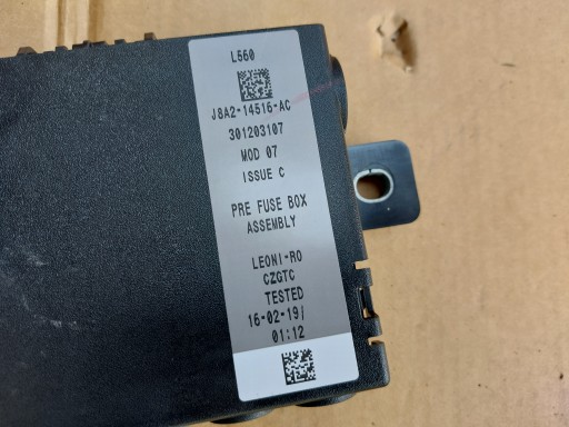 compartment of fuses RANGE ROVER VELAR L560 J8A2-14516-AC