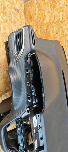 dashboard instrument panel Komplet Peugeot 2008 and airbags tension belts DEMONTAZ