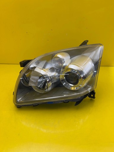 light left Toyota Avensis 2 II T25 Lift Xenon 06-09
