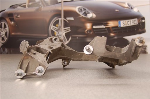 98733105204 - Porsche 987 boxster боковая часть (салазки) правая