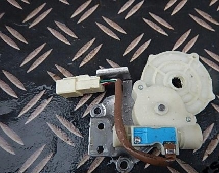 19811981TFUYGUHIIL - LEXUS LS600H LS LS460 L МОТОР ПЕРЕДНЬОГО СИДІННЯ R