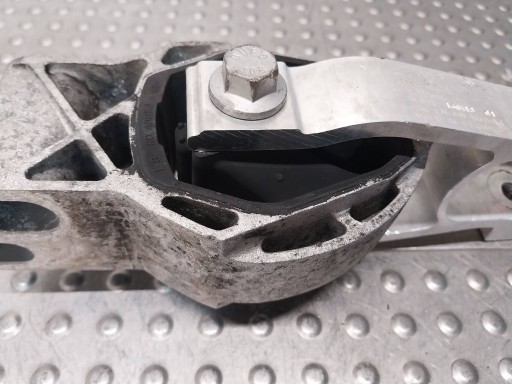 holder engine mount lower 32222107 VOLVO XC40 2.0 D4