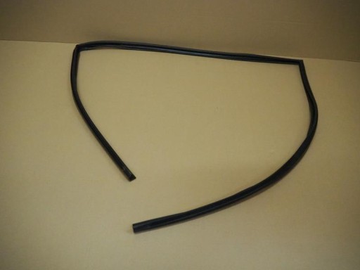 Уплотнитель стекла двери правый передний MITSUBISHI L200