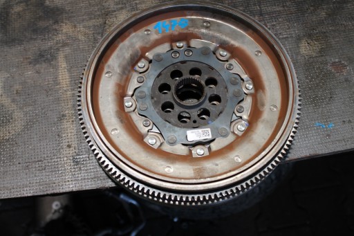 1475. wheel flywheel AUDI 05L105266K