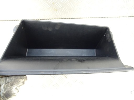 KIA SPORTAGE V 5 passenger compartment W KONSOLE