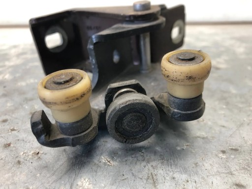 rolle PROWADNICA mitte Tür gleitende DACIA DOKKER 824A72208R