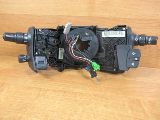 КОМБИНИРОВАННЫЙ ПЕРЕКЛЮЧАТЕЛЬ RENAULT SCENIC II 8200206520
