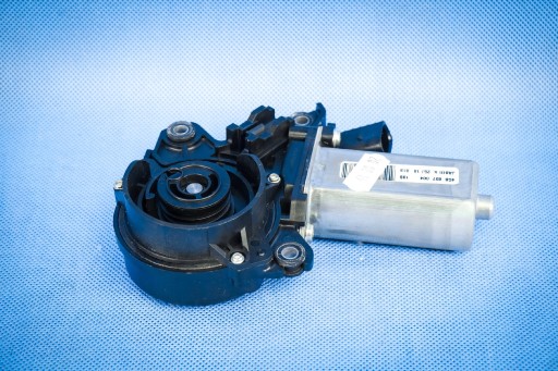 engine dociagu door Audi A7 S7 RS7 4G8 4G8837004