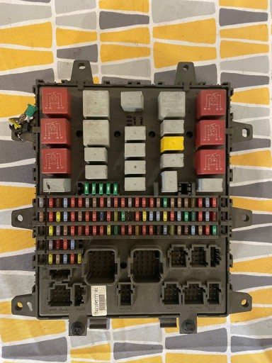 БЛОК ПРЕДОХРАНИТЕЛЕЙ RENAULT 518849203