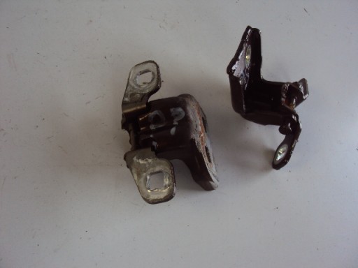 ДВЕРНЫЕ ПЕТЛИ ПРАВАЯ ПЕРЕДНЯЯ DACIA DUSTER И 1.6 B 4X4