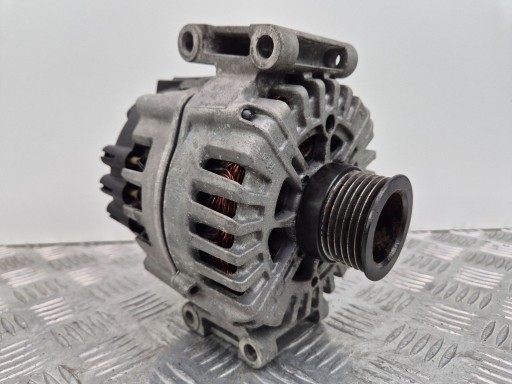 Mercedes SLK250 CDI R172 Alternator A0009067702