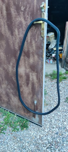 MERCEDES W203 прокладка левая передняя в кузове