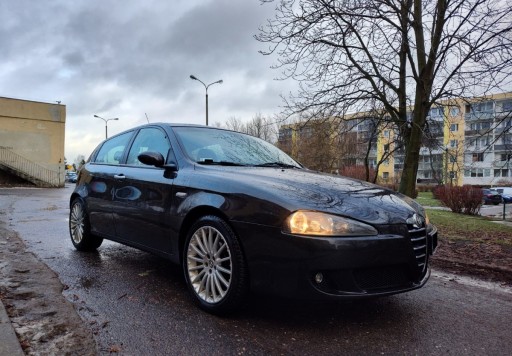 Alfa Romeo 147 Hatchback 1.6 i 16V T.Spark 120KM 2006