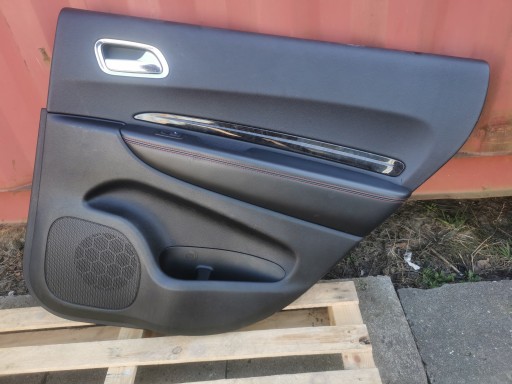БЕКОН ДВЕРІ ЗАДНЯ ПРАВА ШКІРА DODGE DURANGO 2011-