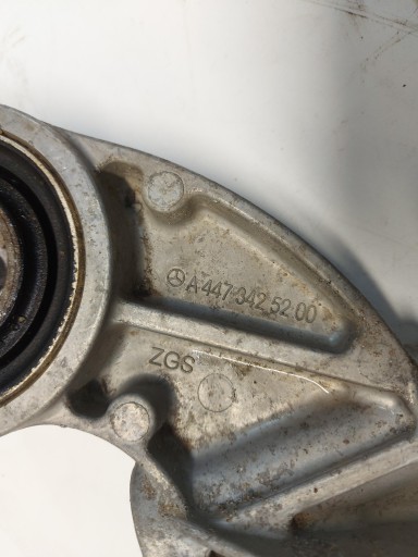 Mercedes EQV w447 V-klasa support holder of the engine front a4473425200