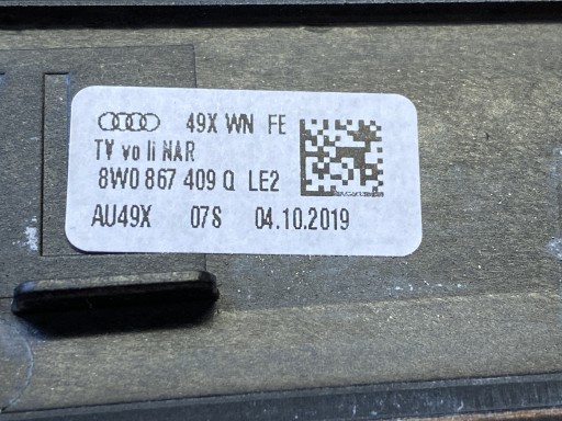 AUDI A4 8W B9 DEKOR dveře levý předek 8W0867409Q