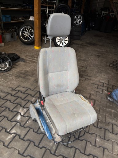 VW LT 28 35 seat driver´s left front KOMPLET