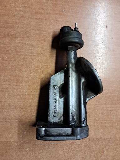 Ölfiltergehäuse MERCEDES W124 W201 M102 1021800038
